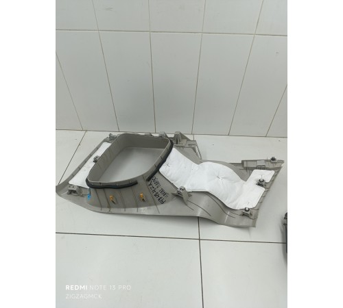 Обшивка багажника задняя правая верхняя