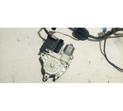 Моторчик стеклоподъемника Передний Левый