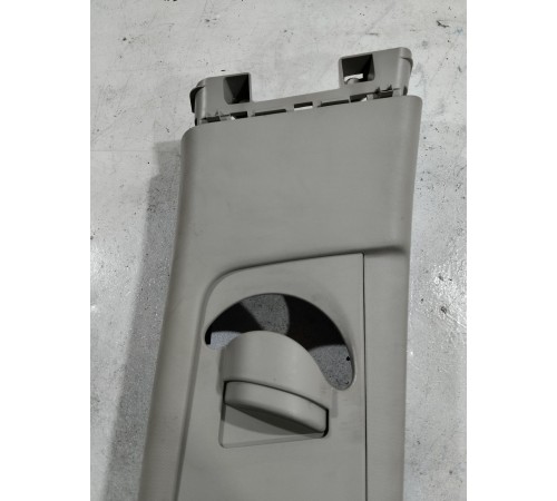 Обшивка центральной стойки правая верхняя