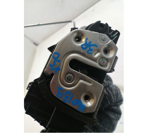 Замок задней правой двери