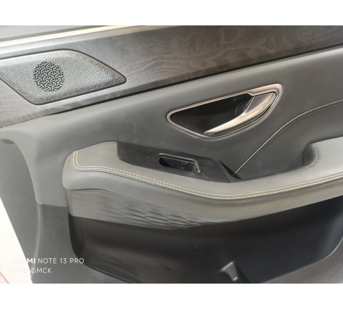 Обшивка двери передней правой