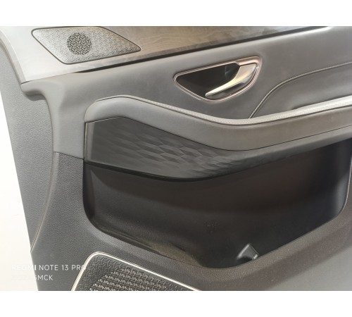 Обшивка двери передней правой