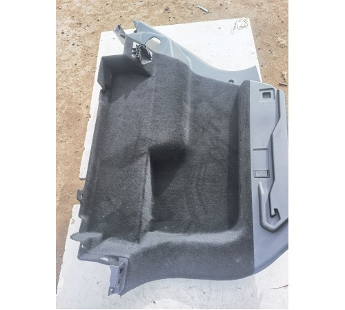 Обшивка багажника правая