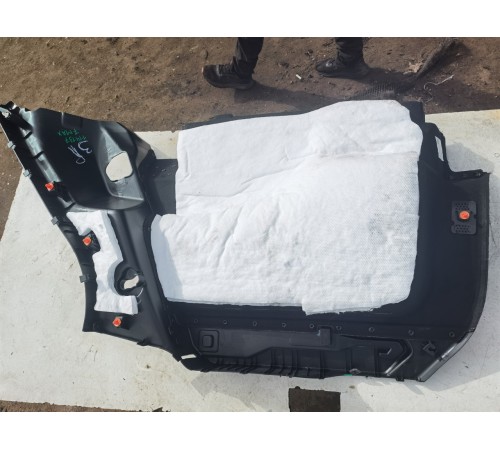 Обшивка багажника правая