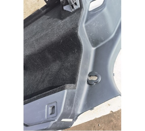 Обшивка багажника правая