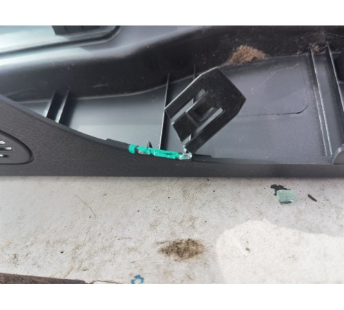 Обшивка багажника правая