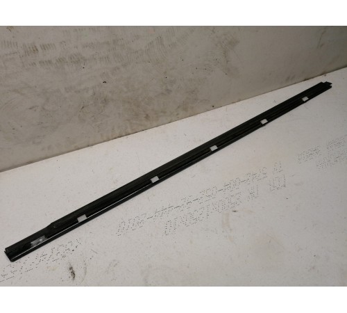 Уплотнитель стекла наружний передний левый