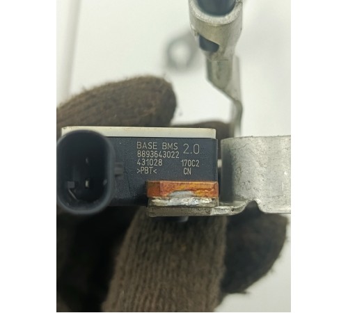 Клемма аккумулятора минусовая