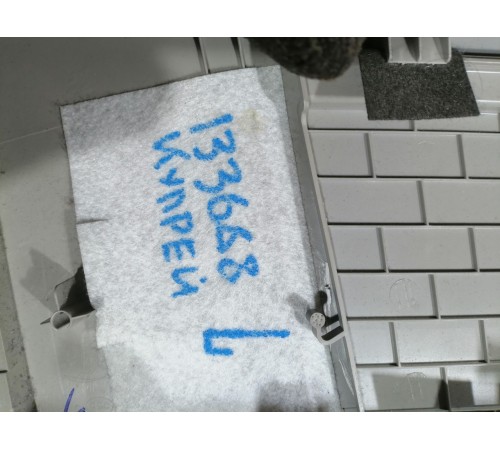 Обшивка центральной стойки левая верхняя