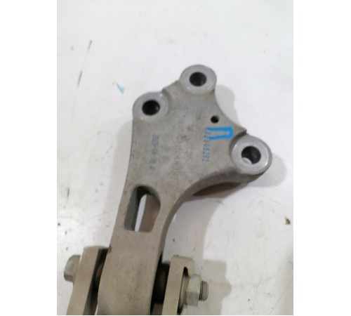 Подушка двигателя задняя