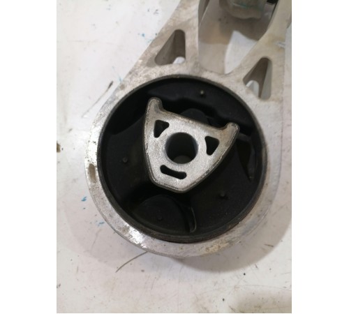 Подушка двигателя задняя