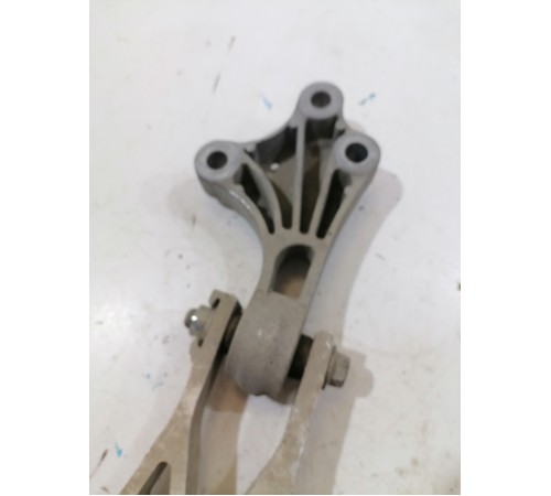 Подушка двигателя задняя