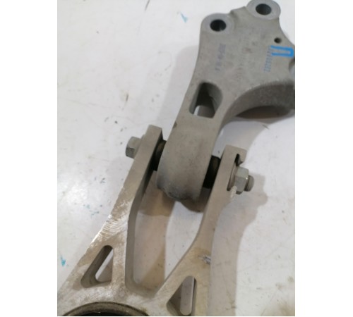 Подушка двигателя задняя