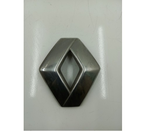 Эмблема решетки радиатора передняя