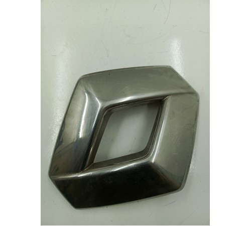 Эмблема решетки радиатора передняя