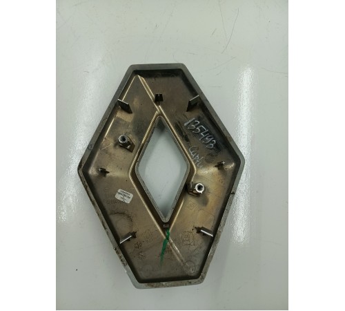 Эмблема решетки радиатора передняя