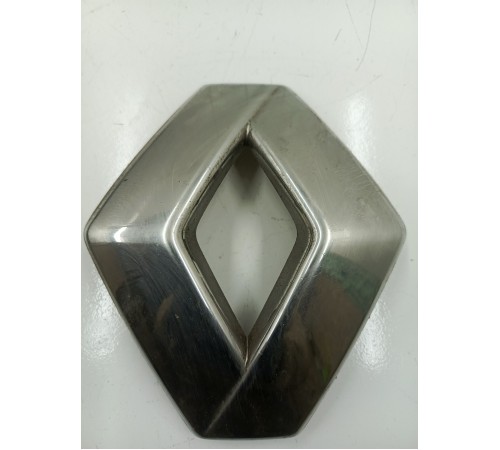 Эмблема решетки радиатора передняя