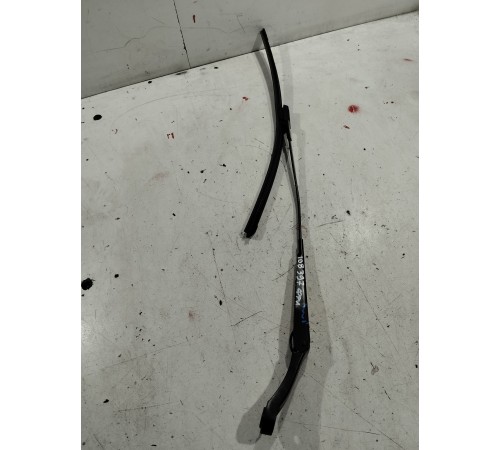 Поводок стеклоочистителя левый