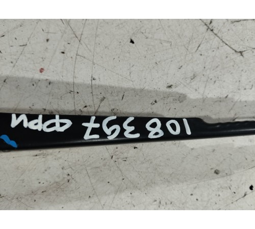 Поводок стеклоочистителя левый