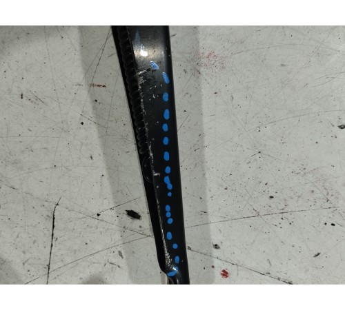 Поводок стеклоочистителя левый