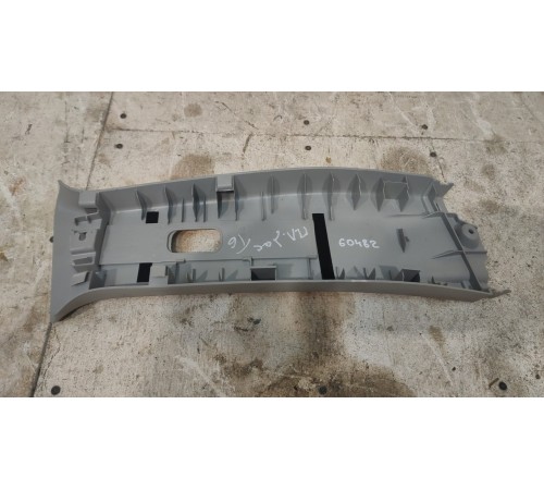 Левая обшивка средней стойки салона