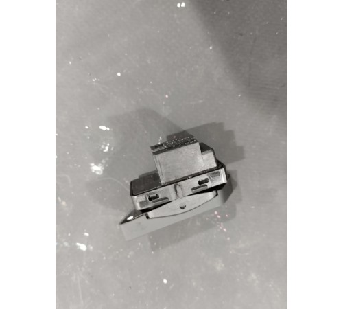 Кнопка центрального замка передняя левая