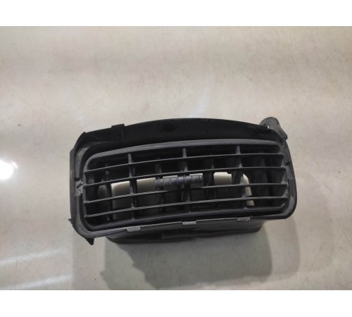 Воздушный дефлектор(центральный левый)