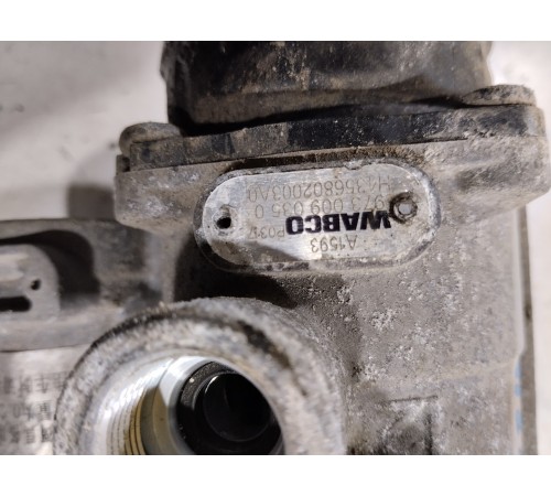 Кран управления тормозами прицепа