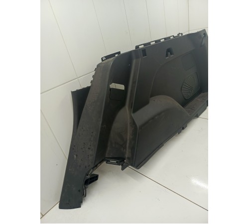 Обшивка багажника правая
