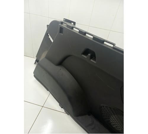 Обшивка багажника правая