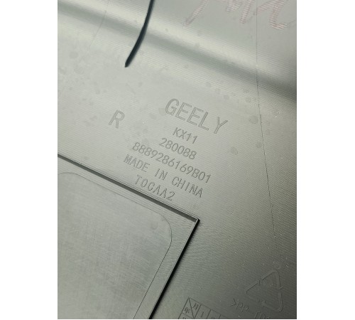 Обшивка багажника правая