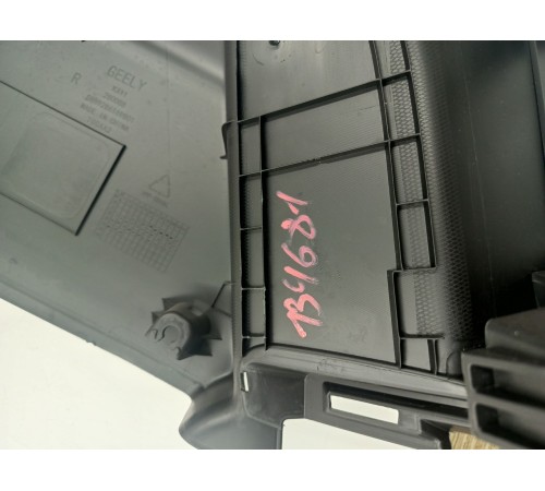 Обшивка багажника правая