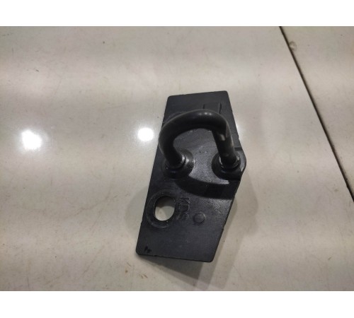 Ответная часть замка багажника