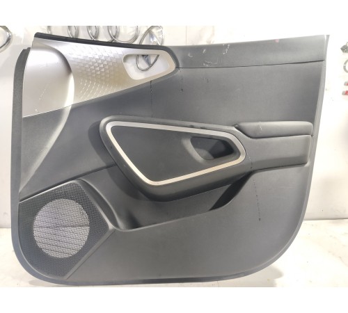 Обшивка двери передняя правая