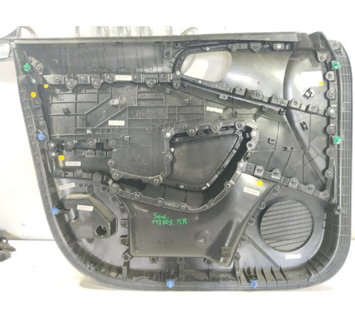 Обшивка двери передняя правая