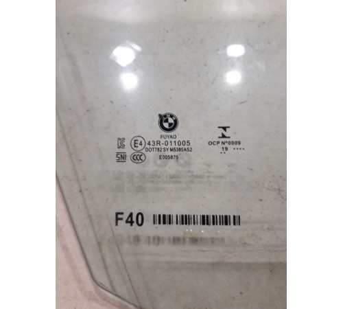 Стекло двери (переднее правое)