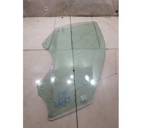 Стекло двери (переднее правое)