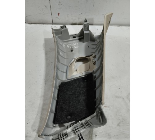 Обшивка стойки (задняя правая)