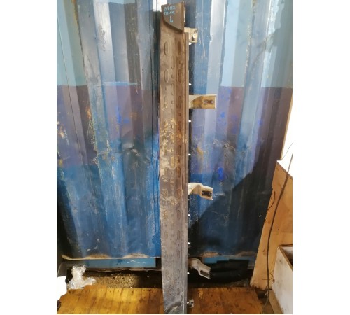 Подножка порога левая