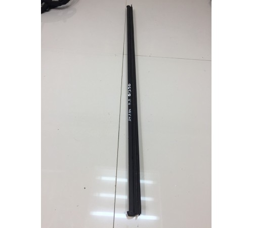 Молдинг стекла передней правой двери внутренний