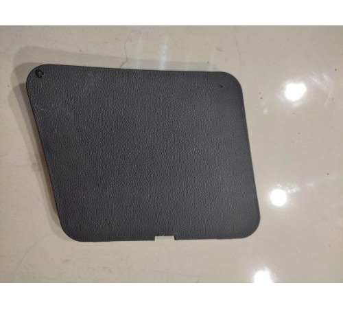 Лючок обшивки багажника (левый)