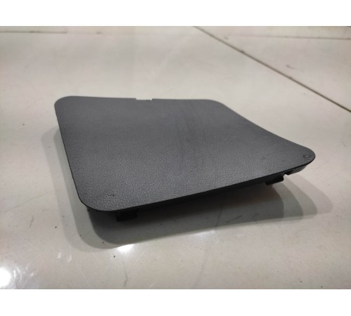 Лючок обшивки багажника (левый)