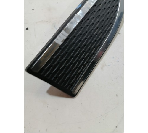 Накладка переднего крыла правая