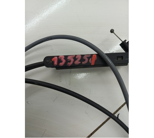 Трос открывания капота