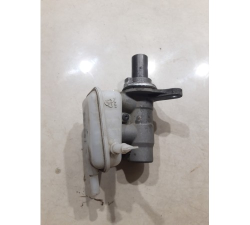 Главный тормозной цилиндр с бачком