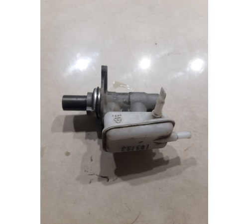 Главный тормозной цилиндр с бачком