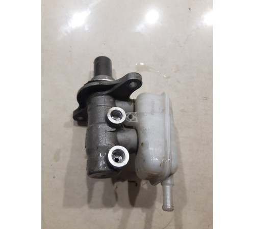 Главный тормозной цилиндр с бачком