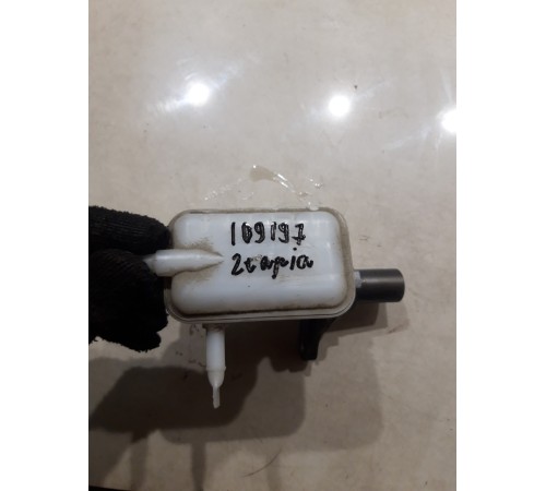 Главный тормозной цилиндр с бачком