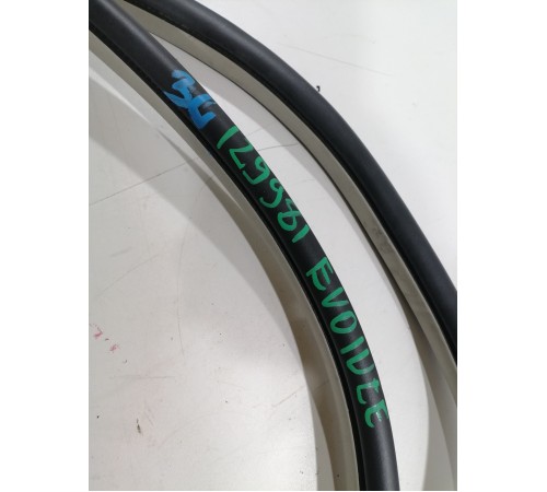 Уплотнитель проема двери задний левый