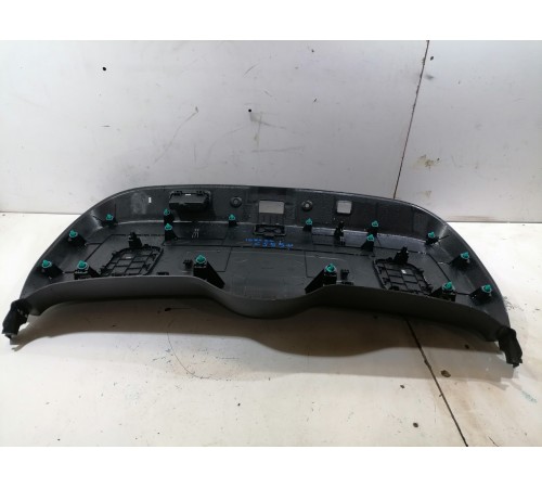 Обшивка крышки багажника